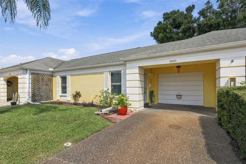8353 CANDLEWOOD ROAD home for sale in Chateaux De Bardmoor
