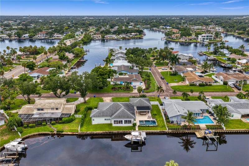4 bedroom Single Family Residence at 4091 13th Way, Patrician Point, St Petersburg — photo 2