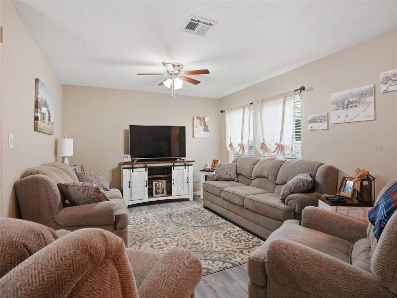 2 bedroom Single Family Residence at 9122 Dupont Avenue, Spring Hill, Spring Hill — photo 5