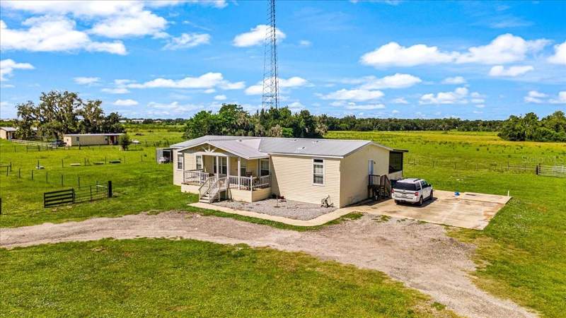 4 bedroom Single Family Residence at 16996 Waterline Road, Acreag0001, Bradenton — photo 2