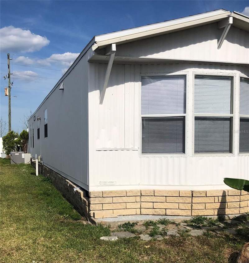 2 bedroom Manufactured Home at 5304 Croton Street, Sandalwood Mobile Home, Zephyrhills — photo 3