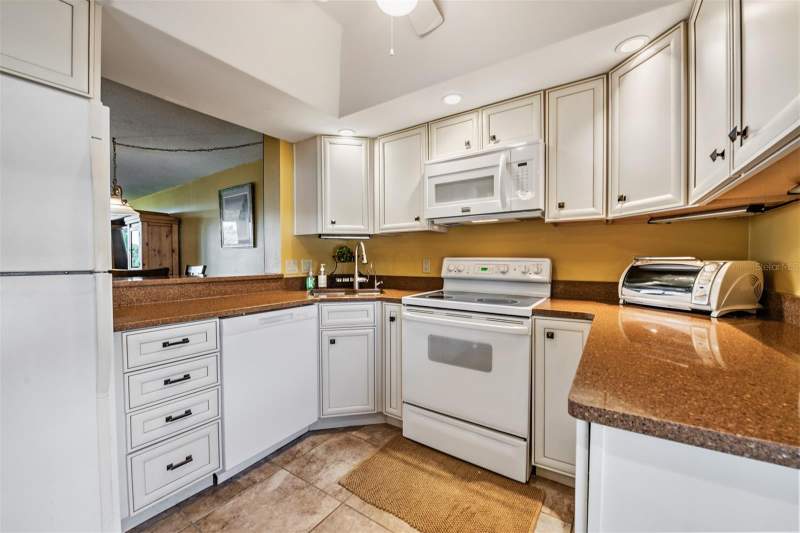 2 bedroom Condominium at 2618 Cove Cay Drive #204, Cove Cay 26-18 Village I, Clearwater — photo 5
