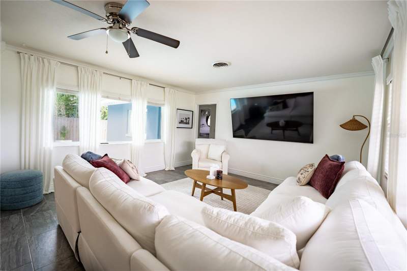 3 bedroom Single Family Residence at 686 Southwest Boulevard, North St Petersburg Blk 87 Pt Rep, St Petersburg — photo 4