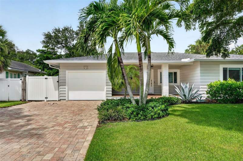3 bedroom Single Family Residence at 1965 Hibiscus Street, Desota Park, Sarasota — photo 2