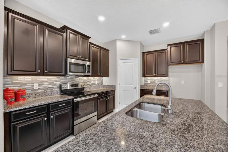 3 bedroom Single Family Residence at 16836 Whisper Elm Street, Forest Brooke Active Adult Ph, Wimauma — photo 3