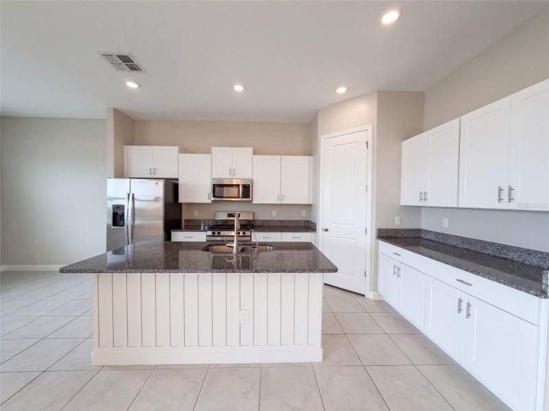 6 bedroom Single Family Residence at 9430 Channing Hill Drive, Belmont South Ph 2F, Ruskin — photo 4