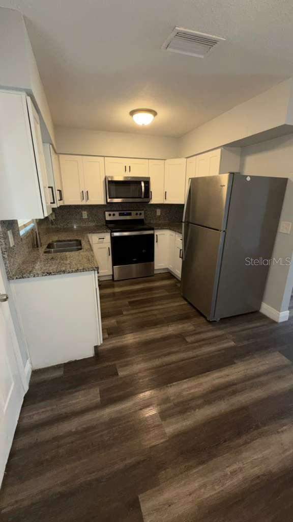 4 bedroom Single Family Residence at 2065 Balfour Circle, Clair Mel City Sec A Unit, Tampa — photo 4