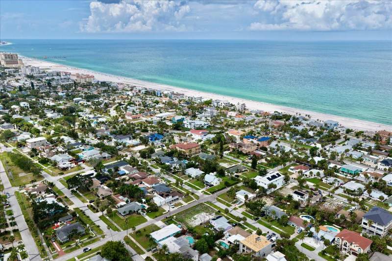 2 bedroom Single Family Residence at 835 Bruce Avenue, Mandalay Sub, Clearwater Beach — photo 5