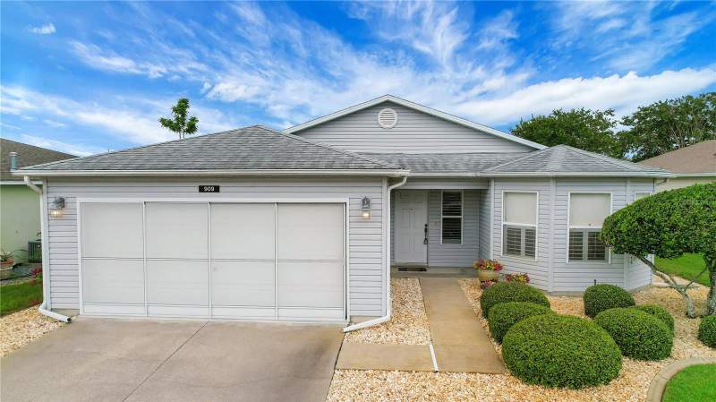 909 EAGLES LANDING home for sale in Pennbrooke Fairways