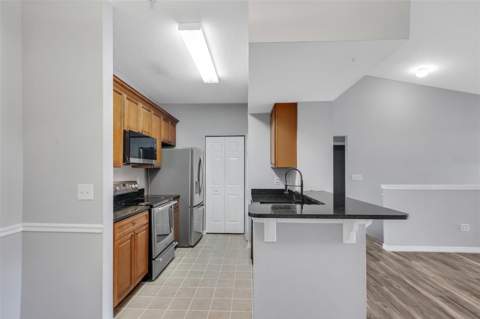 14226 Fredricksburg Drive #220, Orlando FL - photo 12 of 35