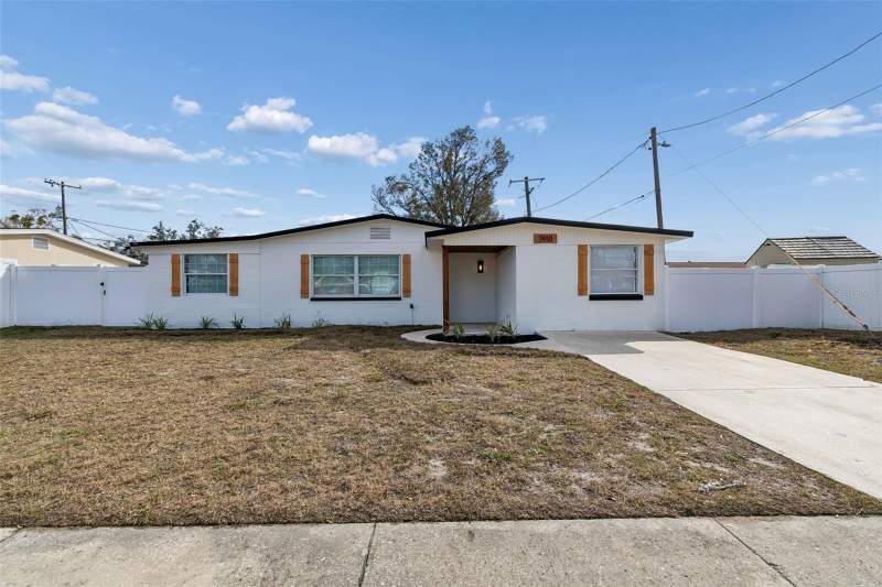 6 bedroom Single Family Residence at 7910 W Powhatan Avenue, Townn Country Park Un 07, Tampa — photo 4