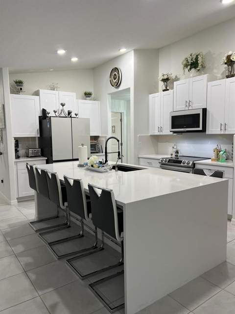 7111 Amelia Cove Court, Sun City Center FL - photo 8 of 33