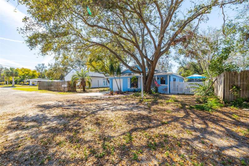 3 bedroom Single Family Residence at 1335 15th Street, Sutherland Town Of, Palm Harbor — photo 2
