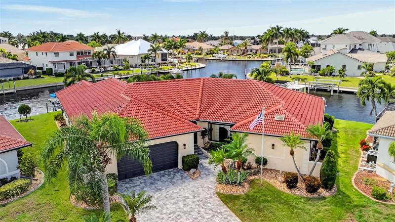 4 bedroom Single Family Residence at 3323 Dominica Court, Punta Gorda Isles Sec 12, Punta Gorda — photo 2