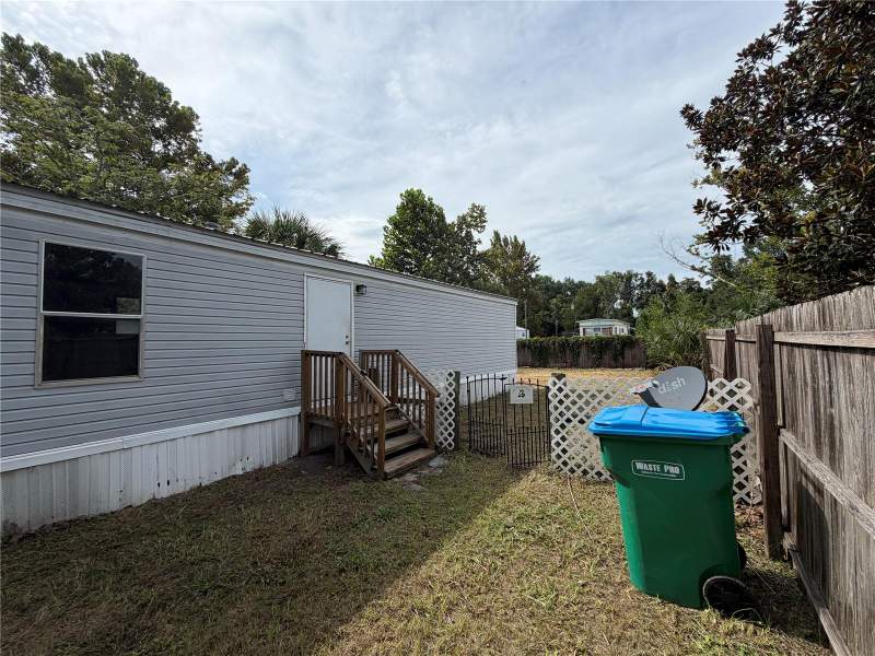 3 bedroom Manufactured Home at 120 NE 12 Ave, Out Of County, Chiefland — photo 2