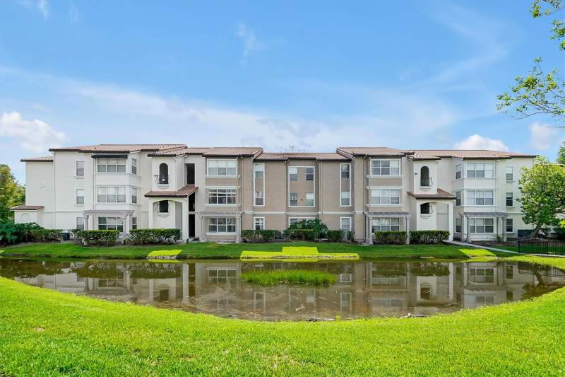 2 bedroom Condominium at 5156 Conroy Road #26, Residences/Millenia, Orlando — photo 2