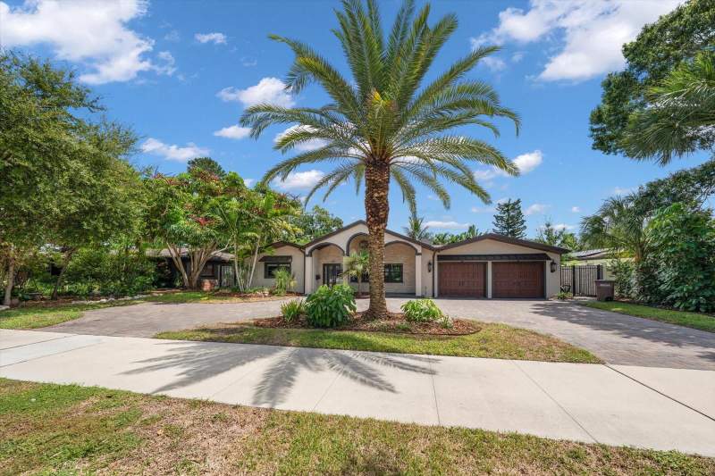 1621 INDIAN ROCKS ROAD home for sale in Belleair Estates