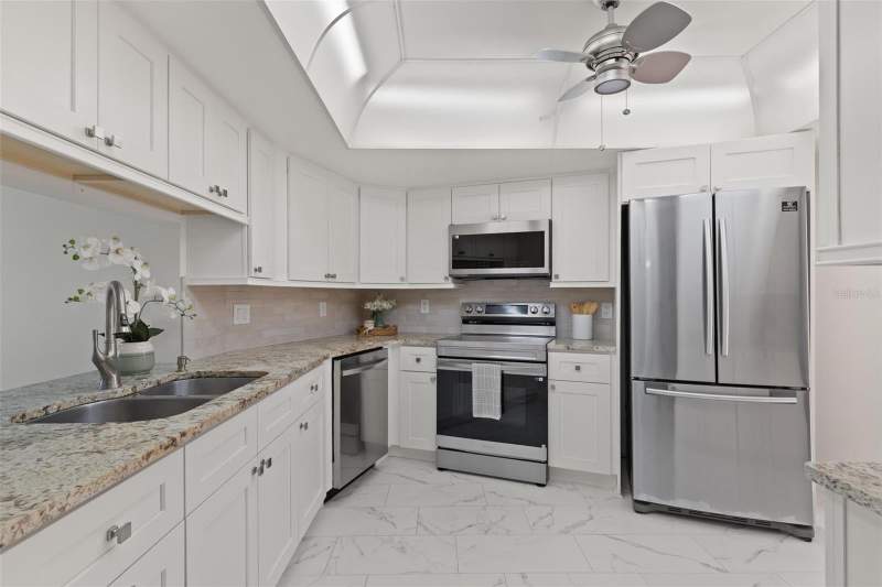 2 bedroom Condominium at 7540 Sunshine Skyway Lane #T35, Seapointe Terrace Condo, St Petersburg — photo 4