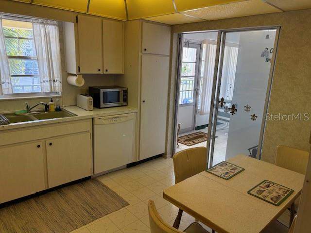 2 bedroom Condominium at 4700 Cove Circle #203, Jefferson House The Condo, St Petersburg — photo 3