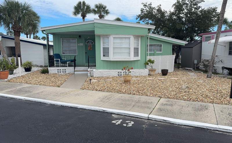 1 bedroom Mobile Home at 4851 W Gandy Boulevard #B7L43, Regency Cove A Cooperative, Tampa — photo 2