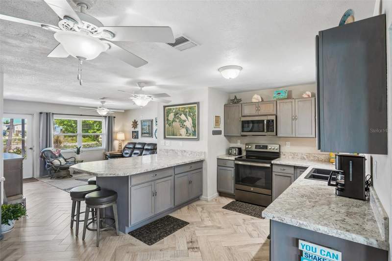 2 bedroom Single Family Residence at 3050 York Road, Gulfhaven, St James City — photo 2