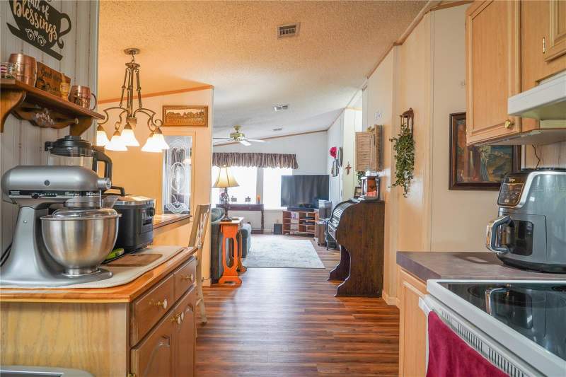 3 bedroom Manufactured Home at 6725 Forestview Lane, Lakeland, Lakeland — photo 4