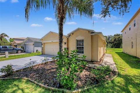 7838 Carriage Pointe Drive, Gibsonton FL - photo 7 of 72