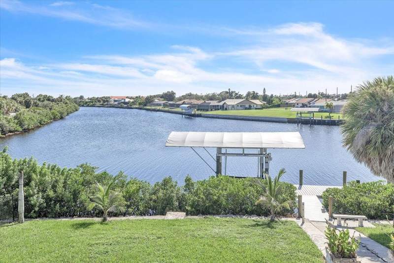 4 bedroom Single Family Residence at 795 S Ellicott Circle, Port Charlotte Sec 018, Port Charlotte — photo 2