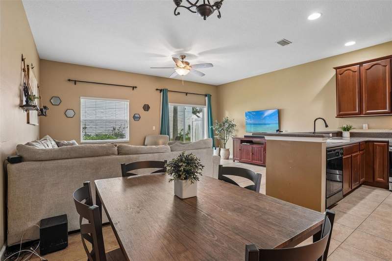 3 bedroom Townhouse at 1329 Heritage Commons Drive, Heritage Commons, Winter Springs — photo 4