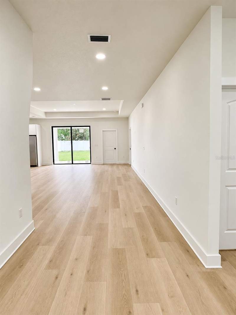 3 bedroom Single Family Residence at 11703 Country Club Place, Lot 2 Of Country Club Green Plat Book 133 Page 241, Tampa — photo 2