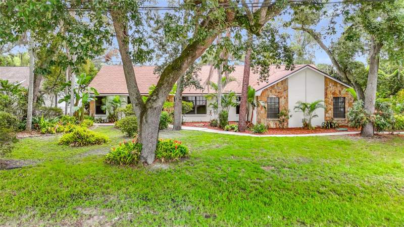 3 bedroom Single Family Residence at 12721 N Armenia Avenue, Tampas North Side Cntry Cl, Tampa — photo 2