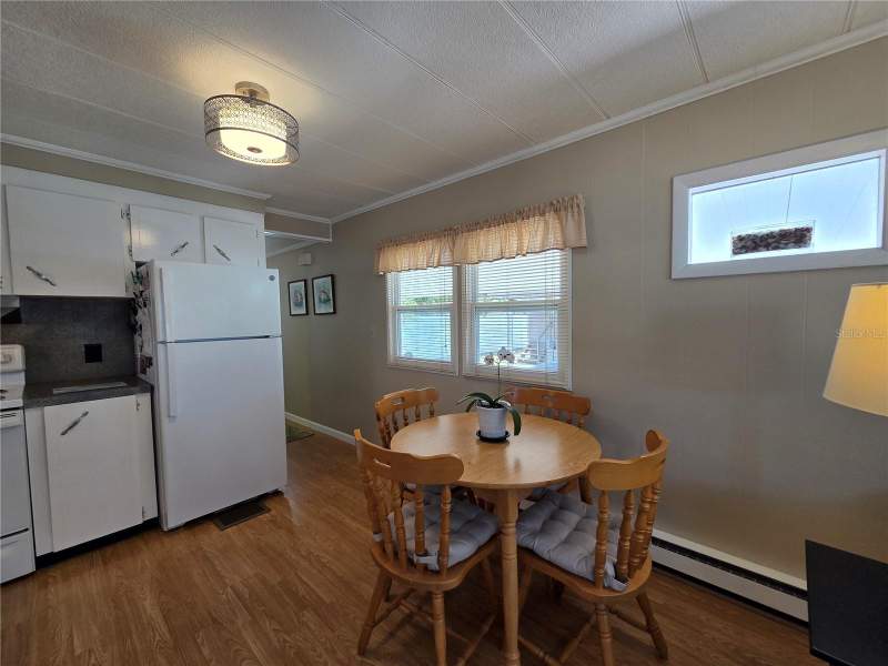1 bedroom Mobile Home at 4333 72nd Street #80, Magnolia Manor Mobile Home Park Unrec, St Petersburg — photo 5