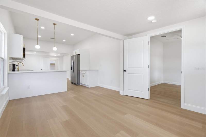 4 bedroom Single Family Residence at 1700 Scranton Street, Palmway, St Petersburg — photo 4