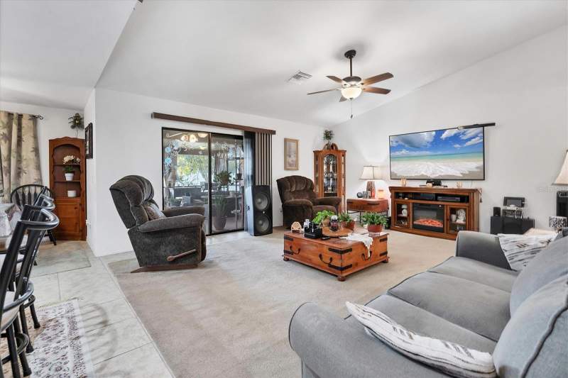 3 bedroom Single Family Residence at 1826 SW Trafalgar Parkway, Cape Coral, Cape Coral — photo 4