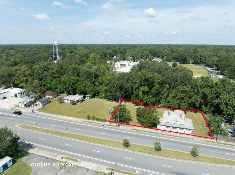 3 bedroom Single Family Residence at 14962 NE US Highway 301, Brannings 1st Add To Waldo, Waldo — photo 3