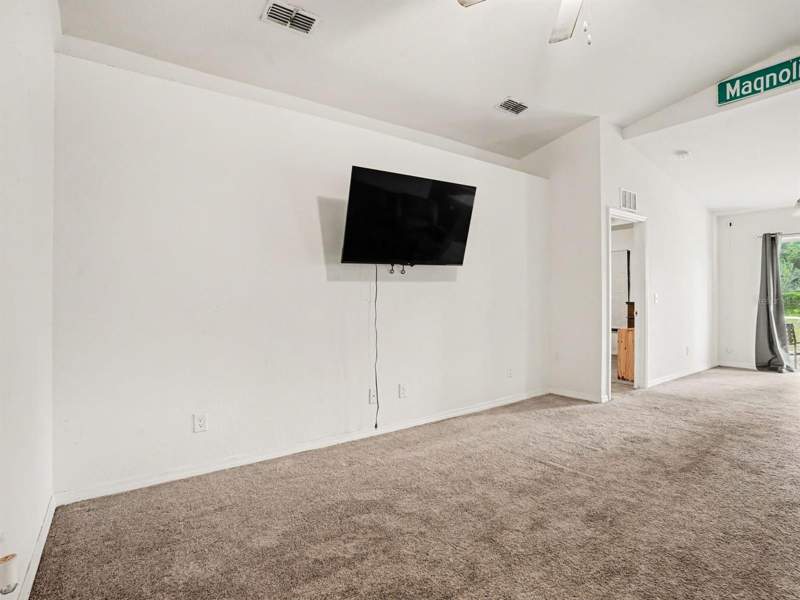 3 bedroom Single Family Residence at 203 Maple Street East, Davenport, Davenport — photo 4