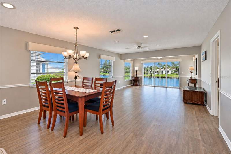 2 bedroom Condominium at 4605 Lexington Circle, Mount Vernon Ph 2, Bradenton — photo 4