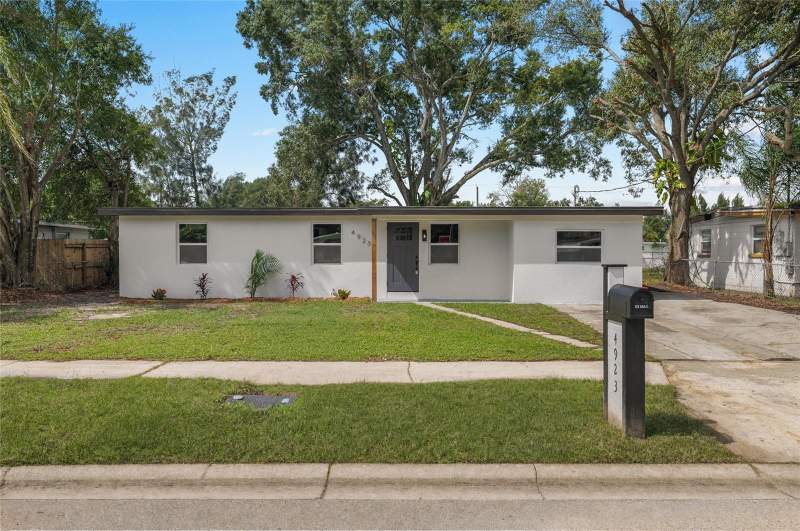 4 bedroom Single Family Residence at 4923 S 83rd Street, Progress Village Unit 2, Tampa — photo 2