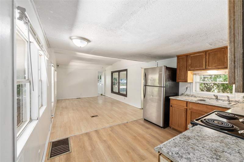 2 bedroom Mobile Home at 2901 SW 91st Street, Southgate Manor, Ocala — photo 4