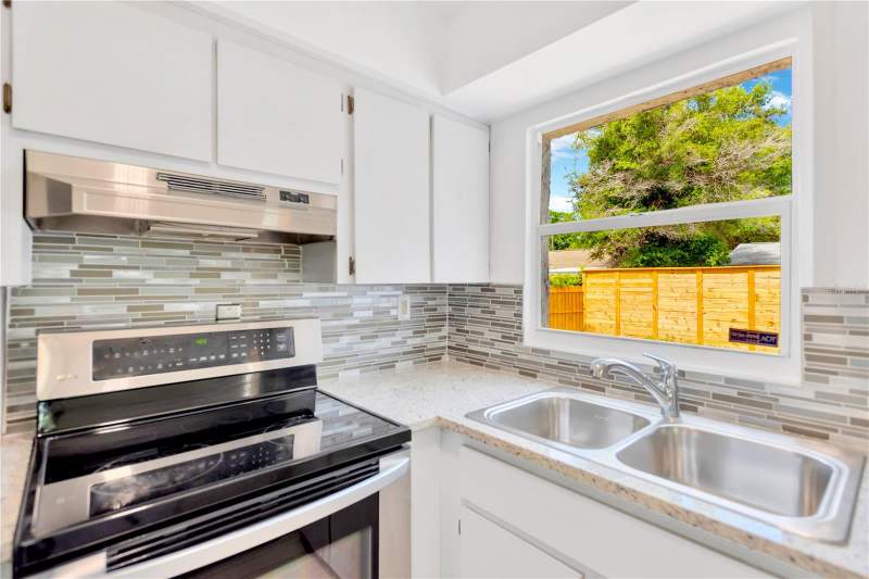 3 bedroom Single Family Residence at 1940 N Betty Lane, South Binghamton Park, Clearwater — photo 5