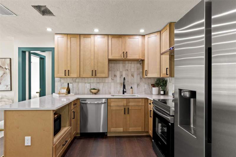 3 bedroom Single Family Residence at 6810 13th Street, Meadow Lawn 2nd Add, St Petersburg — photo 5