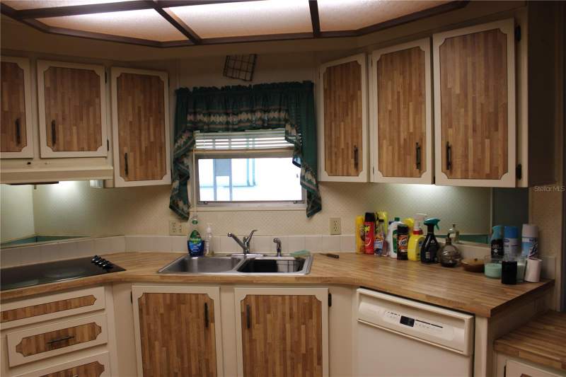 2 bedroom Manufactured Home at 133 Vinewood Drive #9, Briar Creek Mobile Home Community II Condo, Safety Harbor — photo 2