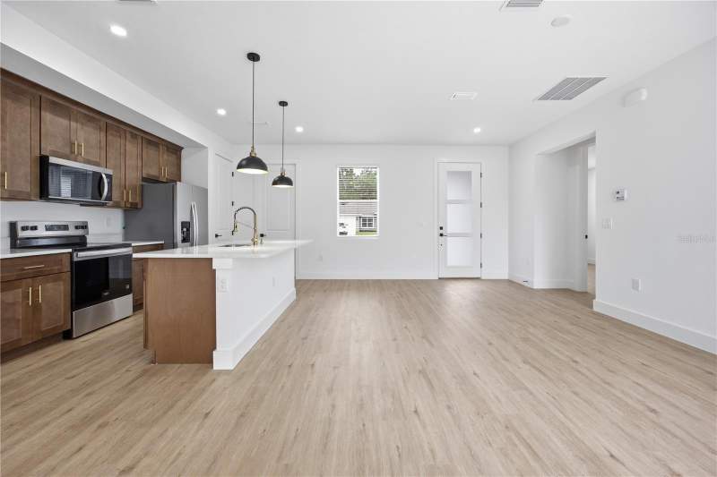 3 bedroom Single Family Residence at 1 Oak Trail, Silver Spgs Shores Un 13, Ocala — photo 3