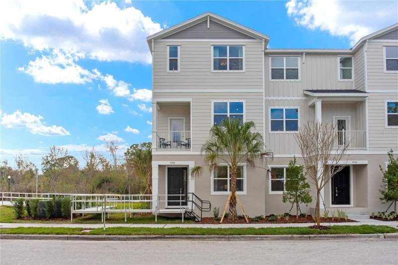 4 bedroom Townhouse at 9604 Tate Lane, Westchase Station Townhomes, Westchase — photo 2