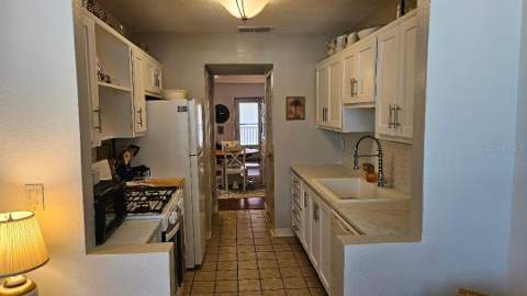 10036 63rd Avenue #25, St Petersburg FL - photo 6 of 36