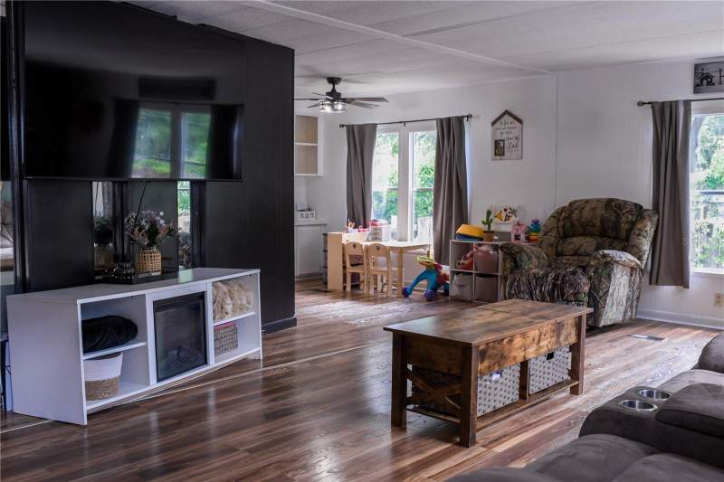 3 bedroom Manufactured Home at 5843 NE 167th Avenue, Silver Spgs Campsites, Silver Springs — photo 3