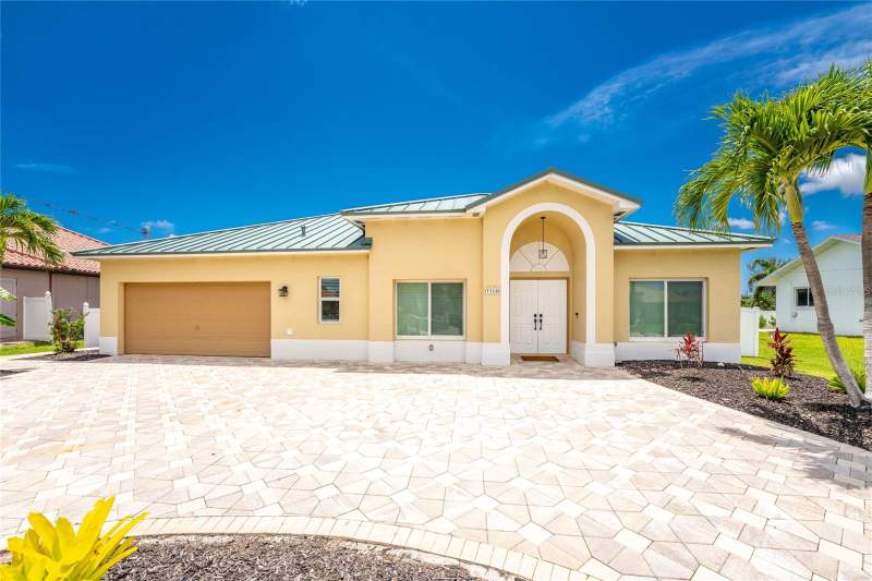 3 bedroom Single Family Residence at 3310 SW 26th Avenue, Cape Coral, Cape Coral — photo 2
