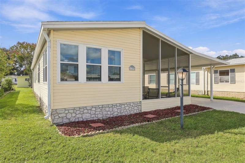 2 bedroom Manufactured Home at 122 Douglas Park Avenue, Polo Park Ph 03-B, Davenport — photo 3