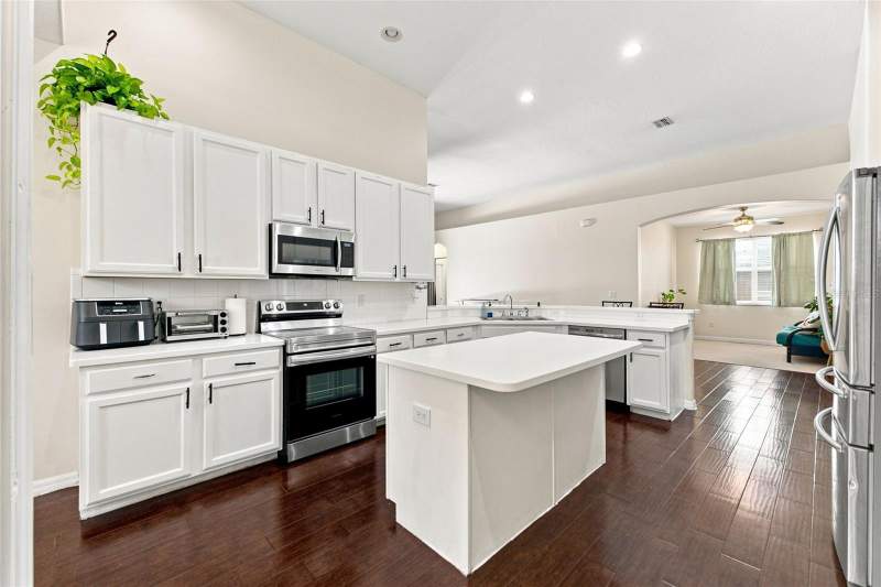 4 bedroom Single Family Residence at 4327 Canongate Court, Sterling Hill Ph 2B, Spring Hill — photo 2