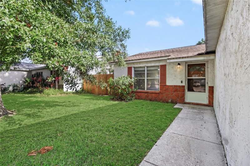 3 bedroom Single Family Residence at 1916 Hudson Court, Bayside Meadows-Phase I, Oldsmar — photo 2